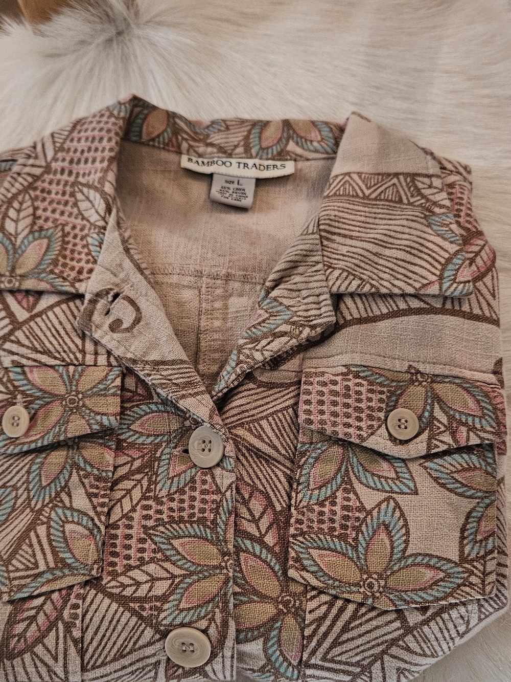 Vtg. Bamboo Traders Floral Button-Up Shirt in Beige, Teal & Pink